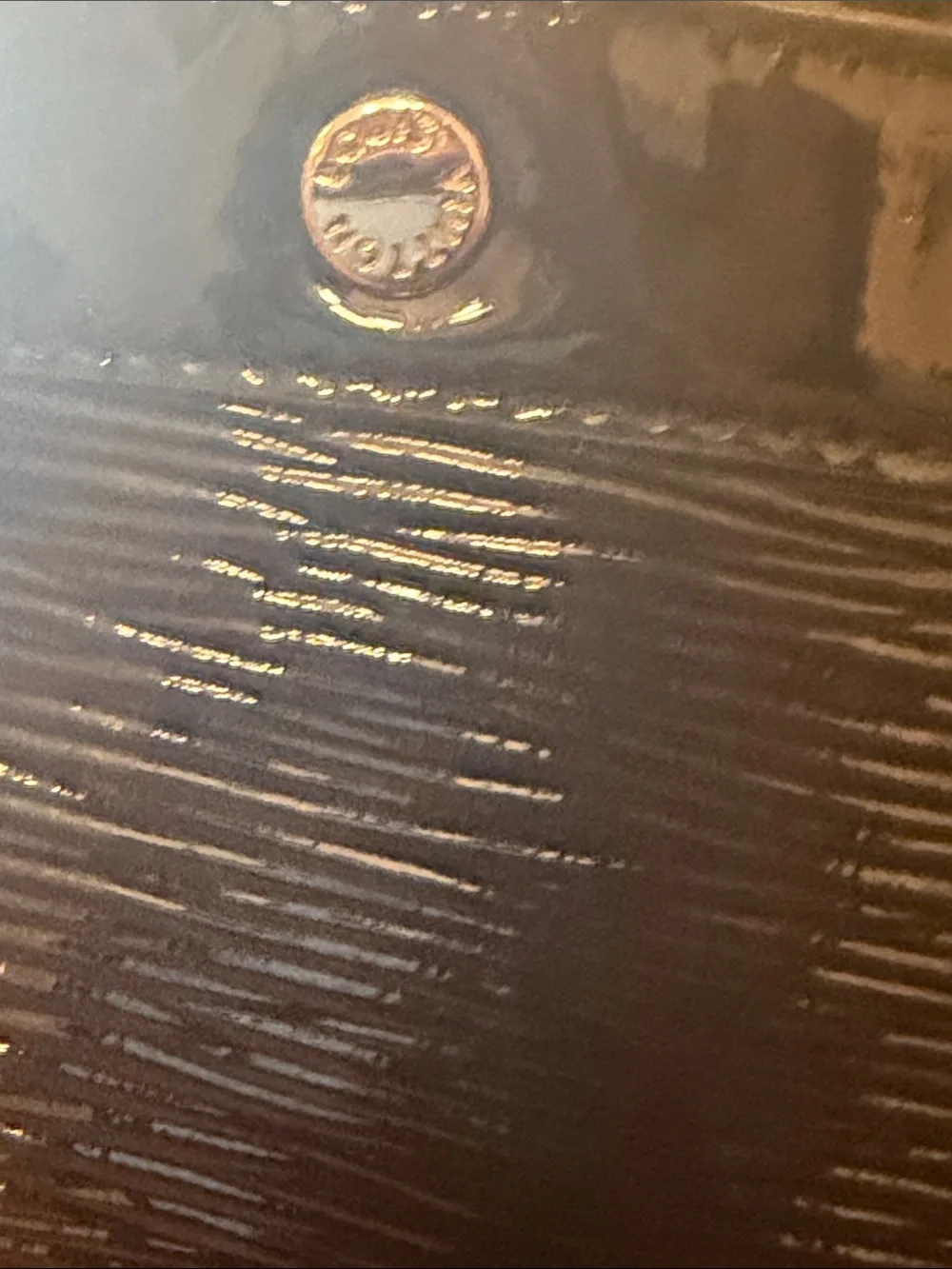 Louis Vuitton electric epi Brea: damaged